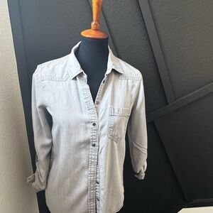 ZARA Basic Light Wash Denim Button Down Shirt Women’s Small